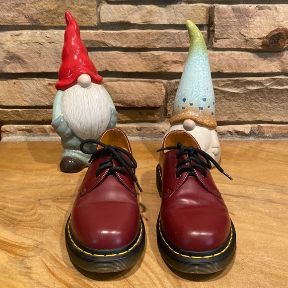 MOVING SALE: EUC Dr. Martens Oxford Shoes 👞! - Picture 2 of 9